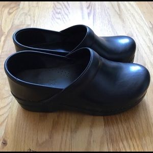 Like new authentic Danskos WM SZ 7